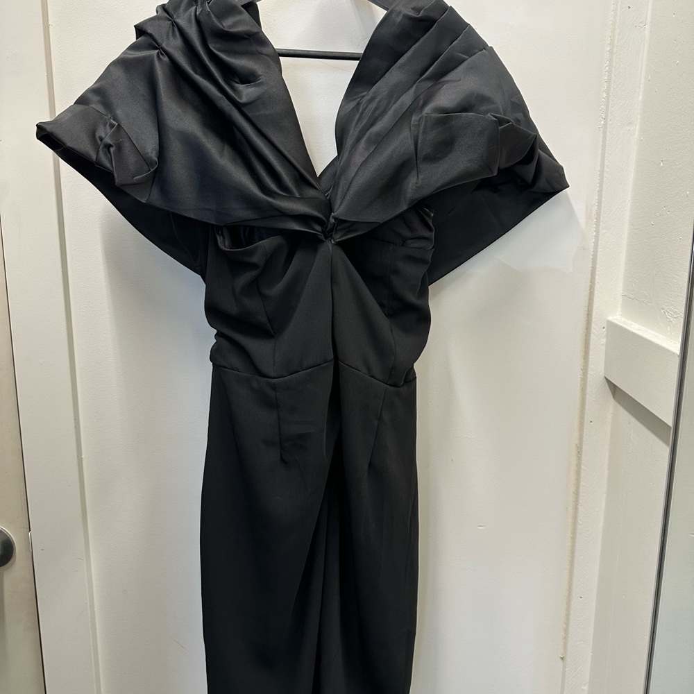 MARIBEL CREPE RUFFLE SHOULDER MINI
DRESS (BLACK) - Picture 5 of 6